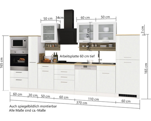 Komplette Küche mit Elektrogeräten und Maßen.
