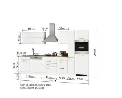 Komplette weisse Küche mit Oberschränken, Dunstabzugshaube, Spüle, Arbeitsplatte und Einbauherd mit Massangaben