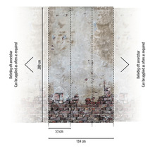 Tapetenwand mit Backsteinen und Putz mit Maßangaben