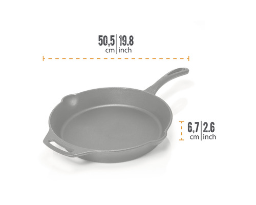 Gusseisenpfanne mit den Maßen 50,5 Zentimeter Länge und 6,7 Zentimeter Höhe