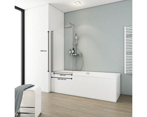 Badezimmer mit Badewanne und Duschabtrennung mit Größenangaben