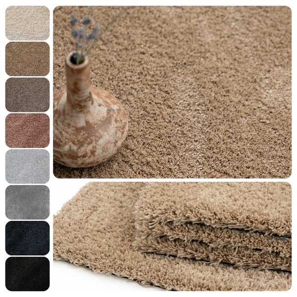 Hochflor-Teppich mit weicher Struktur, Detailansicht der Fasern und verschiedenen Farbmustern an der Seite.