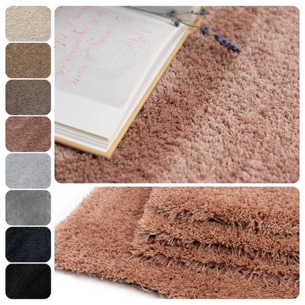 Weiche Hochflor-Badematte mit verschiedenen Farbmustern, Detailansicht der Struktur und Kantenverarbeitung.