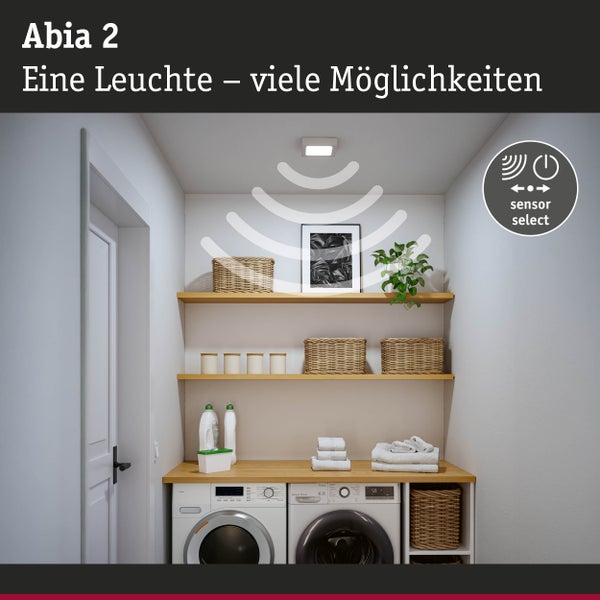 Abia 2 Deckenleuchte in einem Waschraum mit Sensor Select Funktion