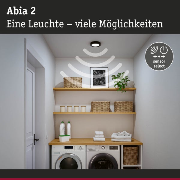 Wäscheküche mit Regalen, Waschmaschinen und Abia 2 Deckenleuchte mit Sensor Select