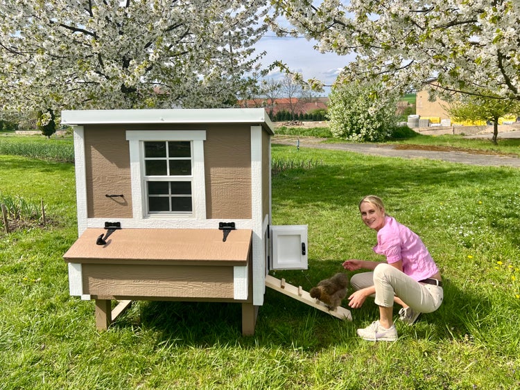 Hühnerstall Mitte EZ Chicken Home 1,68m² 127 x 133 x 158 cm Beige hergestellt in EU