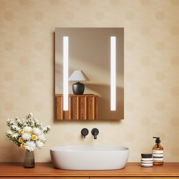 EMKE Badspiegel mit Beleuchtung 60x45 cm, Kaltweiß, Wandanschluss, IP44, integrierter LED Spiegel, HD-Spiegelfläche, horizontal & vertikal montierbar, für Badezimmer