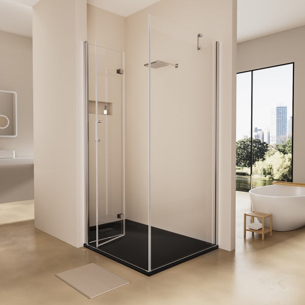Badezimmer mit Duschkabine mit schwarzer Duschwanne, Badewanne und Blick auf die Stadt