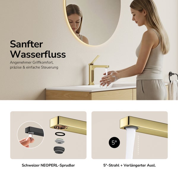 Goldfarbener Wasserhahn im Badezimmer mit sanftem Wasserfluss