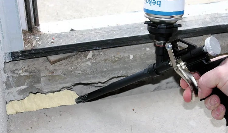 Mosaikfliese mit quadratischen Elementen in verschiedenen Designs