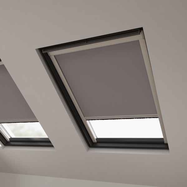 Dachfenster mit Rollo zur Verdunkelung