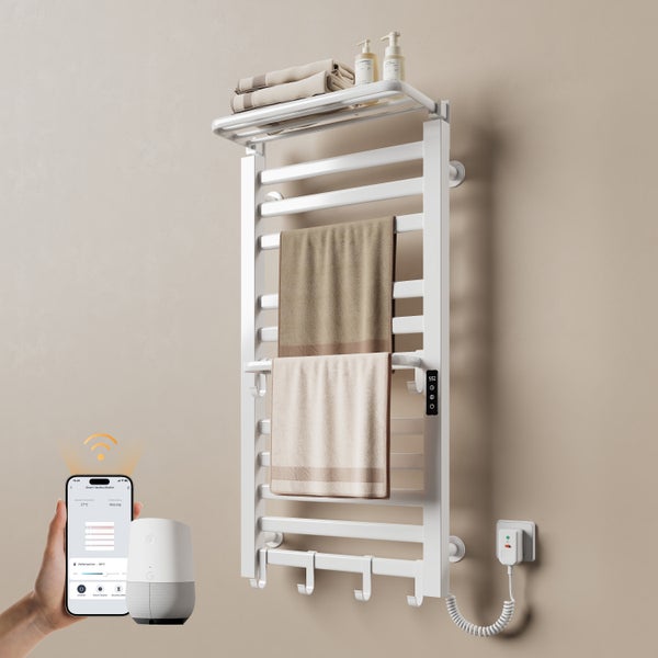 Handtuchwärmer mit Handtüchern, Badezimmerprodukten, Smartphone und Smart Home Gerät