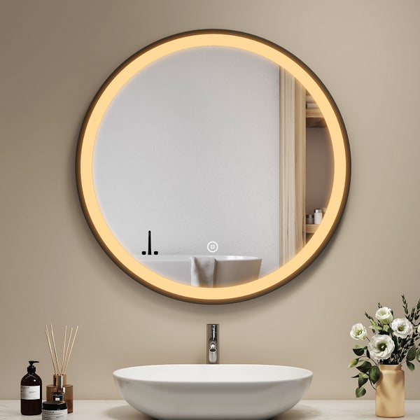 Runder LED Badezimmerspiegel mit indirekter Beleuchtung über einem Waschbecken in modernem Badezimmerambiente.