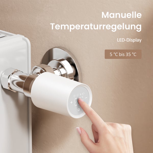 Heizkörperthermostat mit manueller Temperaturregelung und LED-Anzeige, die von einer Hand bedient wird