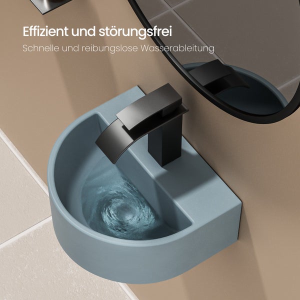 Aufsicht auf ein Waschbecken mit Wasserhahn und Wasserwirbel