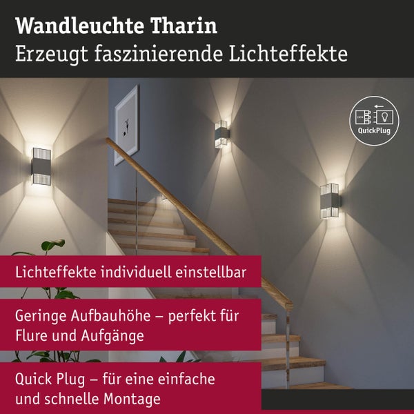 Tharin Wandleuchte an einer grauen Wand mit Treppe
