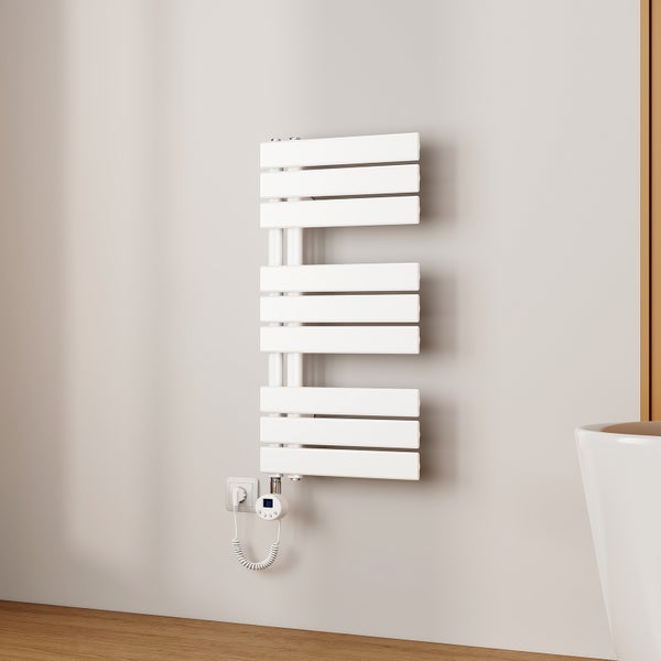 Elektrischer Handtuchwärmer im Badezimmer