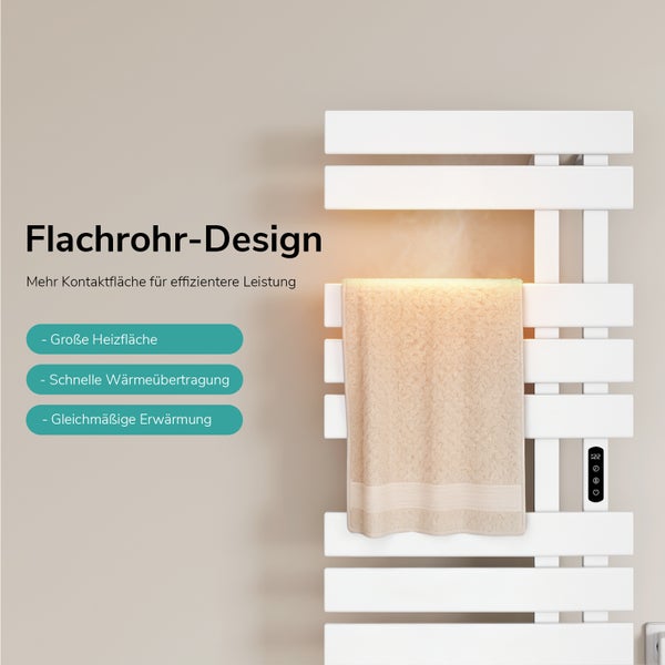 Weißer Handtuchheizkörper im Flachrohr-Design mit digitalem Thermostat und aufgehängtem Handtuch.