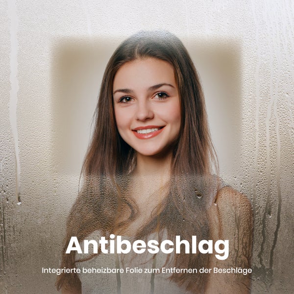 Frau lächelt hinter einer beschlagenen Glasscheibe mit Antibeschlagfolie