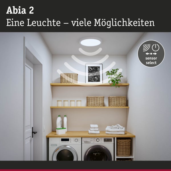 Heller Waschraum mit Abia 2 Deckenleuchte mit Sensor