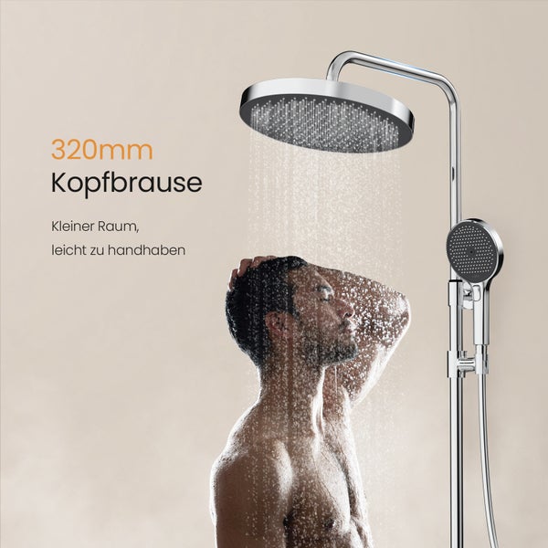 320 mm Kopfbrause mit Handbrause in Chromoptik mit einem Mann darunter