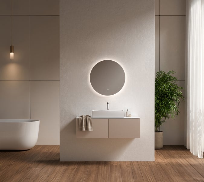 Modernes Badezimmer mit Waschtisch, wandhängendem Unterschrank, Aufsatzwaschbecken und rundem LED Spiegel vor einer Akzentwand.