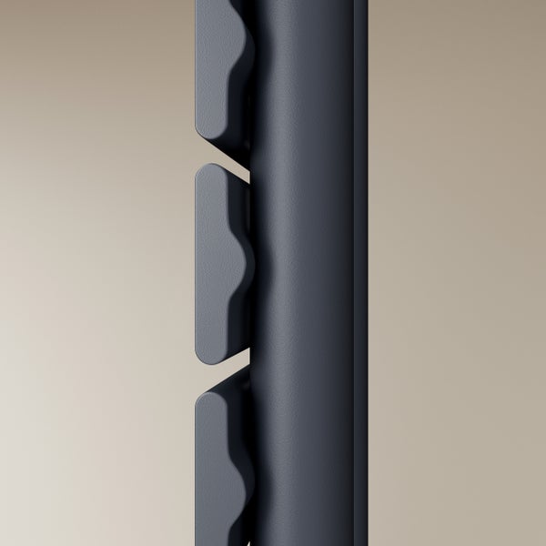 Detailansicht eines Regalsystems mit variablen Aufhängungen