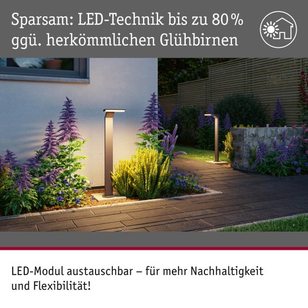 Beleuchteter Gartenweg mit zwei LED Wegeleuchten