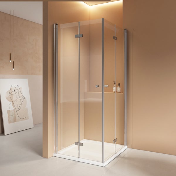 Eckdusche mit Drehtür und Ablage im Badezimmer