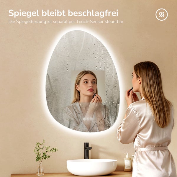 Organisch geformter Badezimmerspiegel mit LED Beleuchtung und integrierter Spiegelheizung für beschlagfreie Nutzung per Touch Sensor steuerbar.
