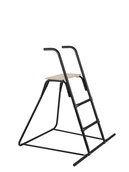 Trittleiter mit Holzpodest und schwarzem Metallrahmen