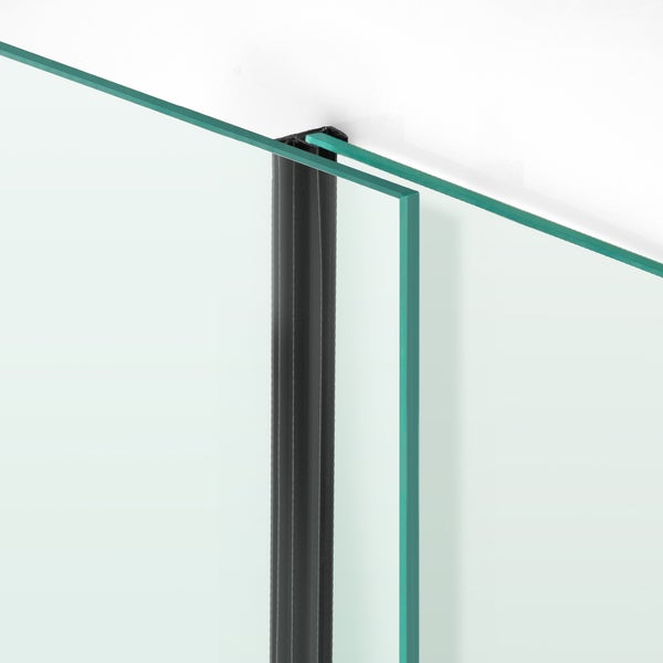 Duschdichtung aus schwarzem Kunststoff für Glasduschwände in der Detailansicht.