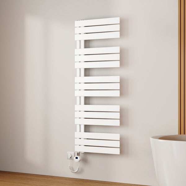 Elektrischer Handtuchwärmer im Badezimmer