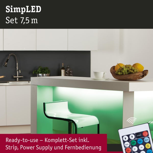 SimpLED Set 7,5 m mit LED-Streifen in einer Küche mit Stuhl und Fernbedienung