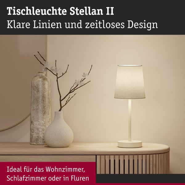 Tischleuchte Stellan II auf einem Beistelltisch mit Vasen