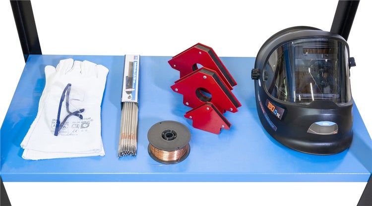 Schweißer-Schutzausrüstung mit Schweißhelm, Handschuhen, Schutzbrille, Magnetwinkel, Schweißdraht und Schweißelektroden