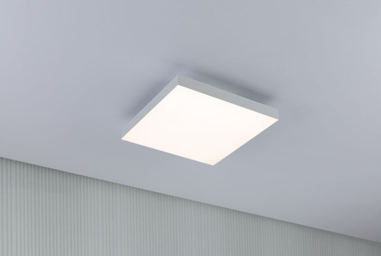 Quadratische Deckenleuchte im Innenraum