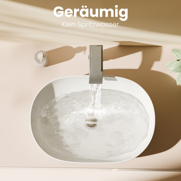 Aufsicht auf ein Waschbecken mit Wasserhahn und fließendem Wasser