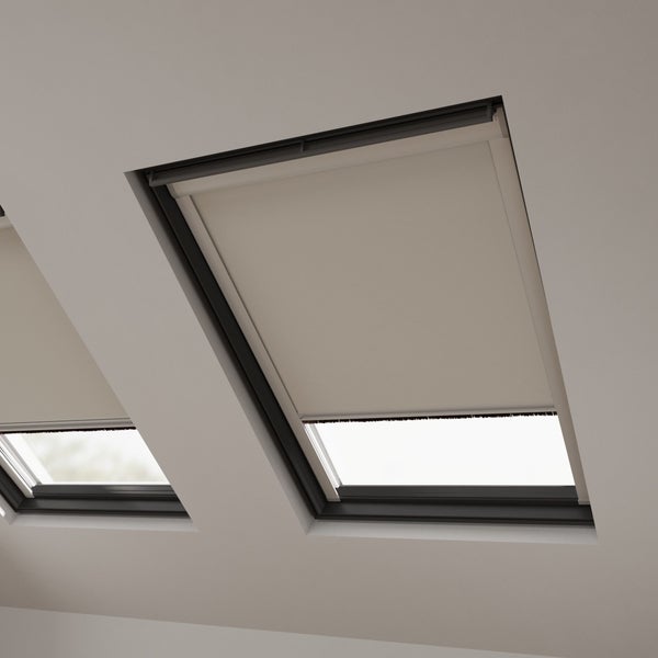 Dachfenster mit Rollo zur Verdunkelung