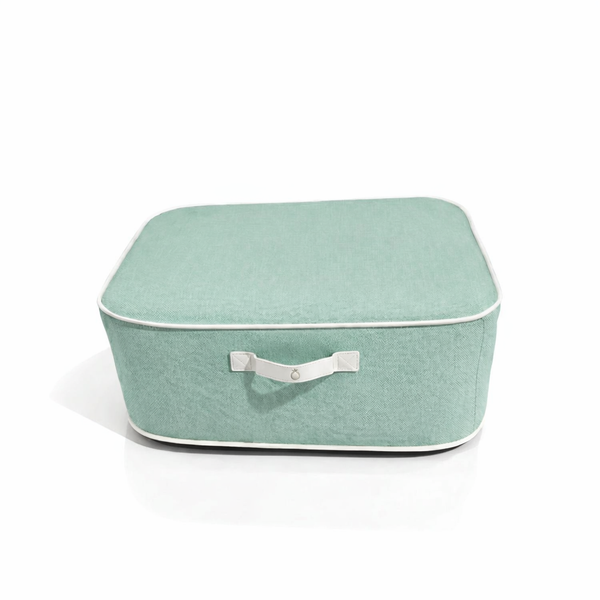 Aufbewahrungstasche aus Stoff mit Griff, mintgrün mit weißem Rand.