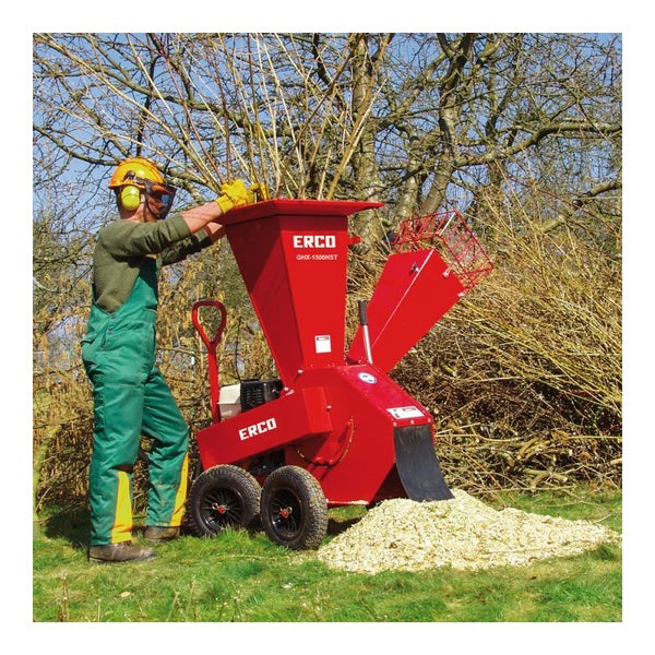 Bedienung einer ERCO GHX-1500HST Gartenhäckslers zum Zerkleinern von Gartenabfällen