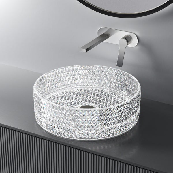 Rundes Kristallwaschbecken auf Waschtisch mit Armatur und Spiegel
