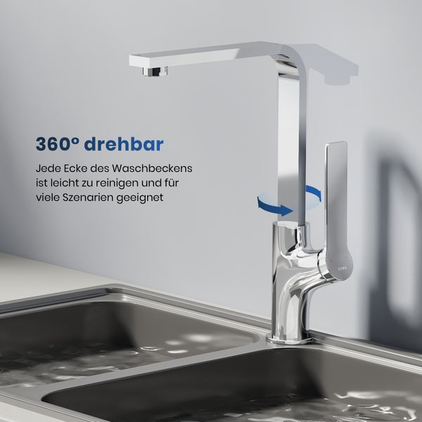 Drehbarer Wasserhahn aus Metall am Waschbecken
