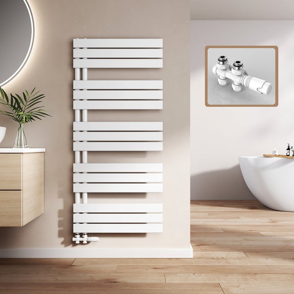 Bad mit Handtuchwärmer und Anschlussgarnitur