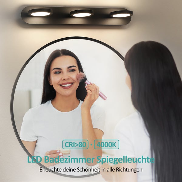 LED Badezimmer Spiegelleuchte über einem runden Spiegel mit Frau, die sich schminkt