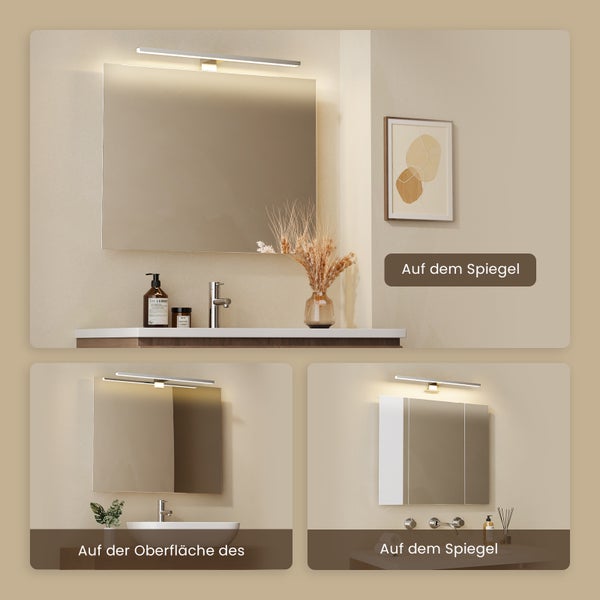 Badezimmer mit Spiegel und Beleuchtung