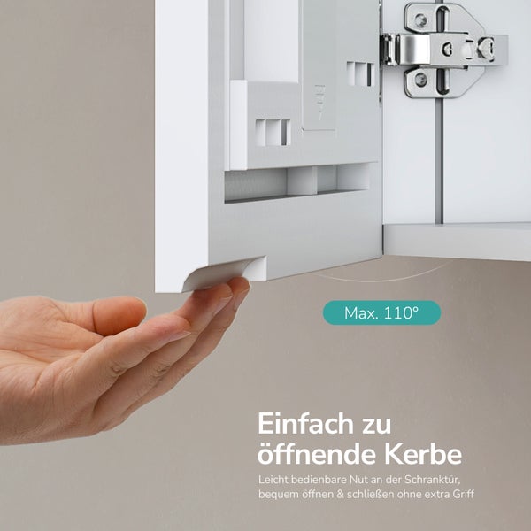 Detailansicht eines weißen Badezimmerschranks mit Griffmulde an der Tür, der bis maximal 110 Grad geöffnet werden kann