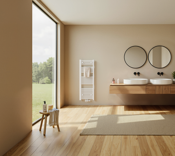 Modernes Badezimmer mit Handtuchwärmer, Doppelwaschtisch und großem Fenster