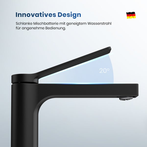 Schlanke schwarze Mischbatterie mit geneigtem Wasserstrahl für angenehme Bedienung.
