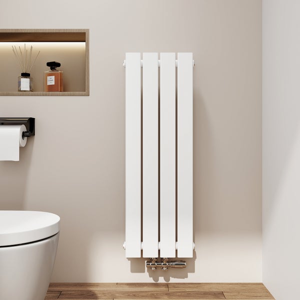 Modernes Badezimmer mit Heizkörper und Toilette